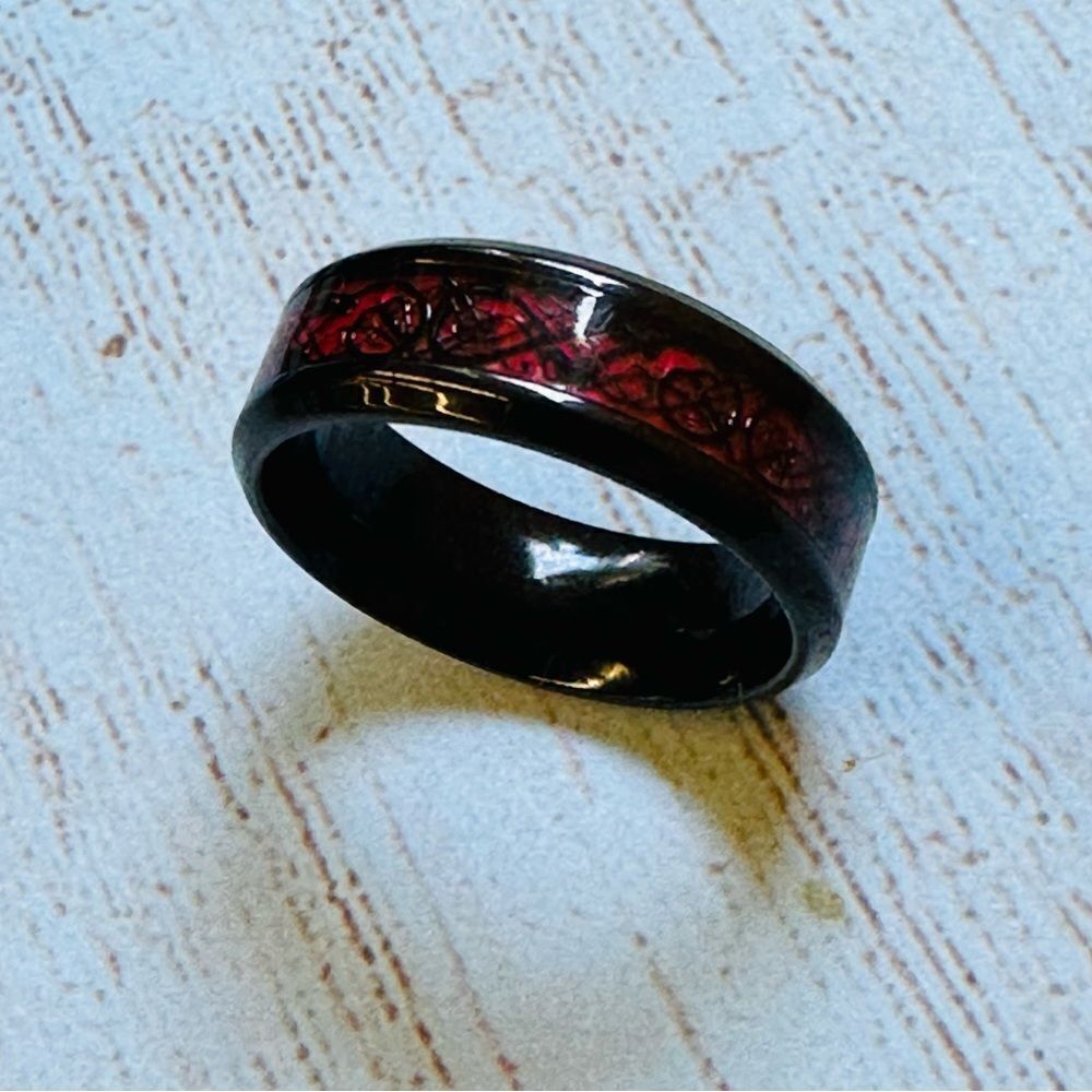 Black Red Scroll Ring - Picture 2 of 2